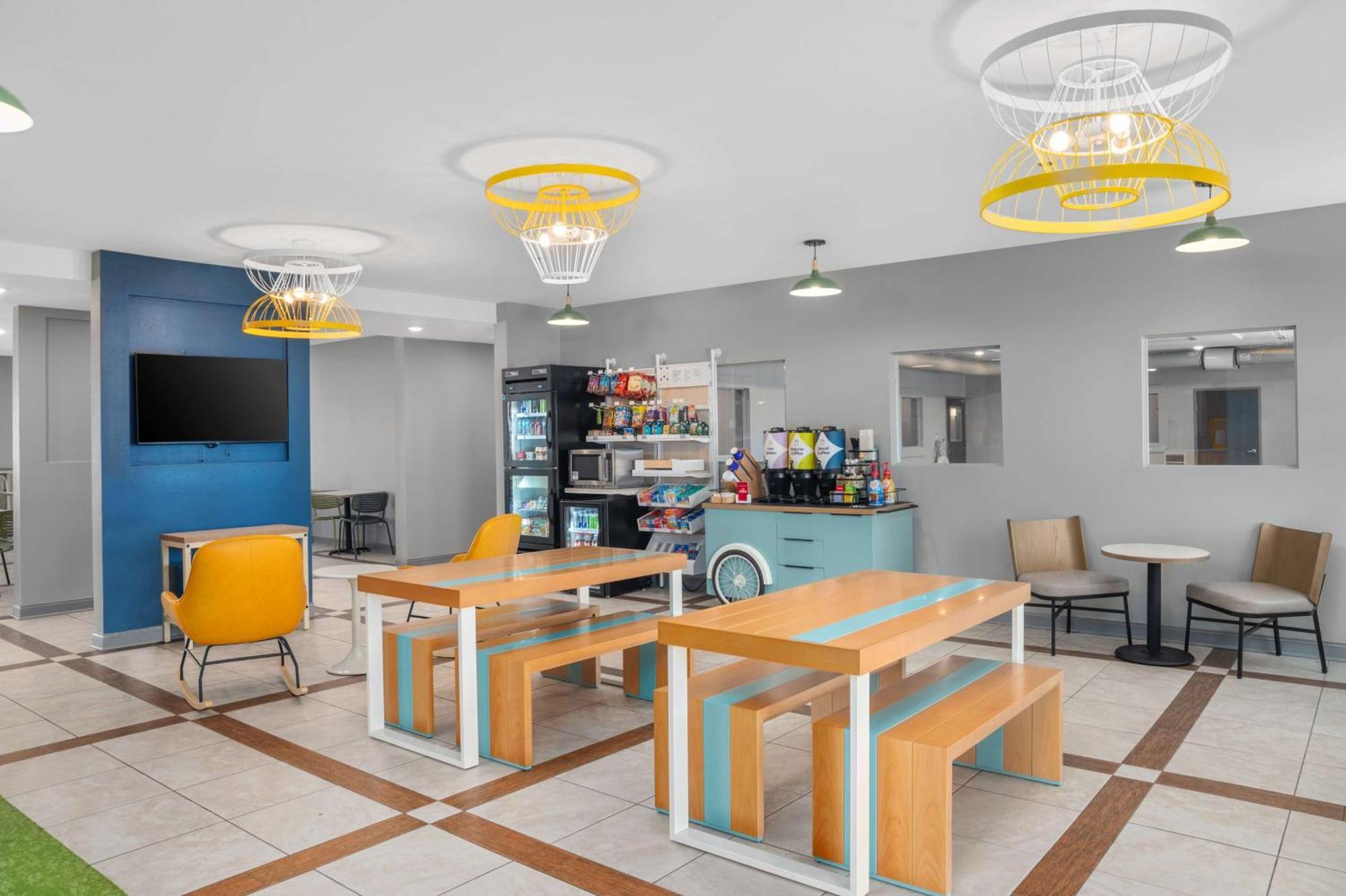 Spark By Hilton Майнот Екстериор снимка